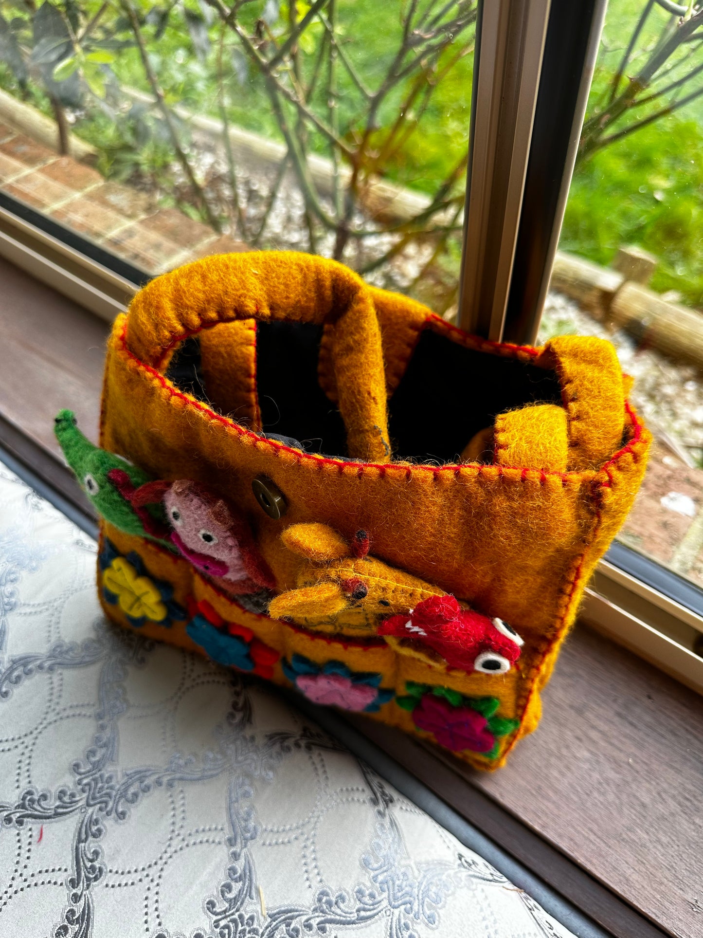 Felt Play Bag & 4 Little Hand Knitted Finger Puppets Fab Gift Cute Handmade